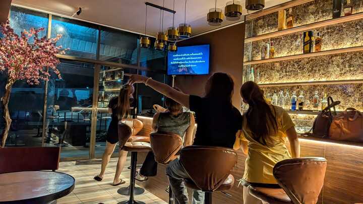 แกลเลอรี LUXi Bar 3